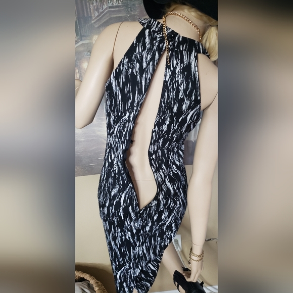 🚨Black and White Connected Apparel Dress🚨 - Picture 7 of 8